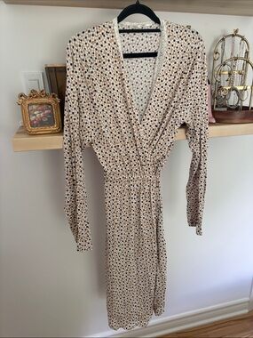 Cream Floral Wrap Robe with Black & Tan Dot Accent
